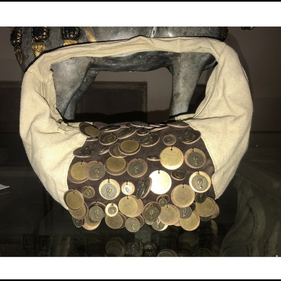 Handbags - 🔥NBW BEAUTIFUL FAUX SUEDE & ROMAN COIN HANDBAG